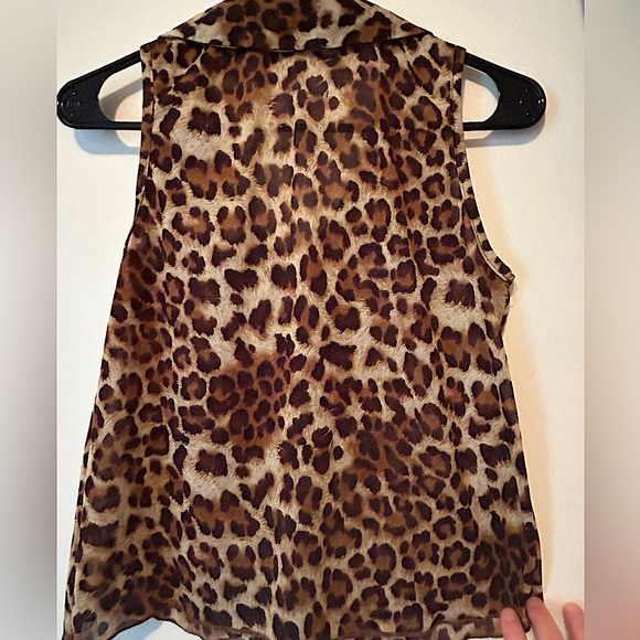 JULIES Leopard Sleeveless Top. Button down, lapel collar   Size S - Picture 6 of 6